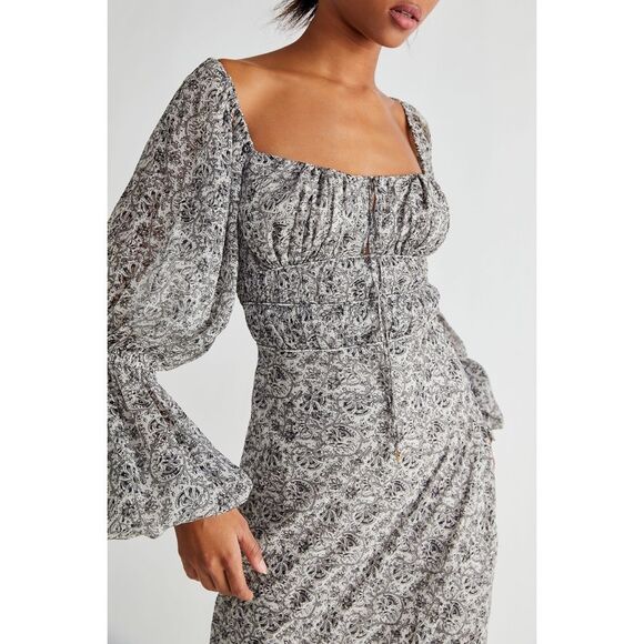 Free People Glow Up Smocked Midi Dress
$168 Small - Picture 2 of 7
